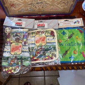 Chef Kitchen kitchen mittens and 2 heat pads